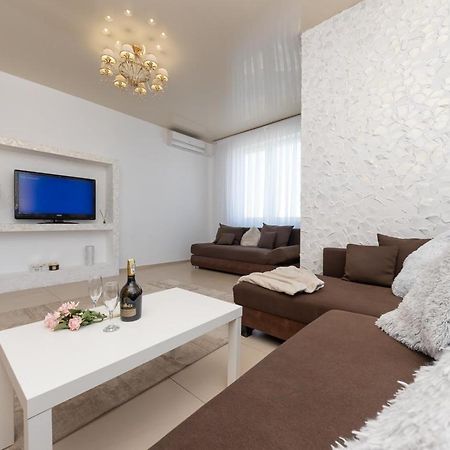 Apartment Obolon Natalka Park Kyiv Exterior photo
