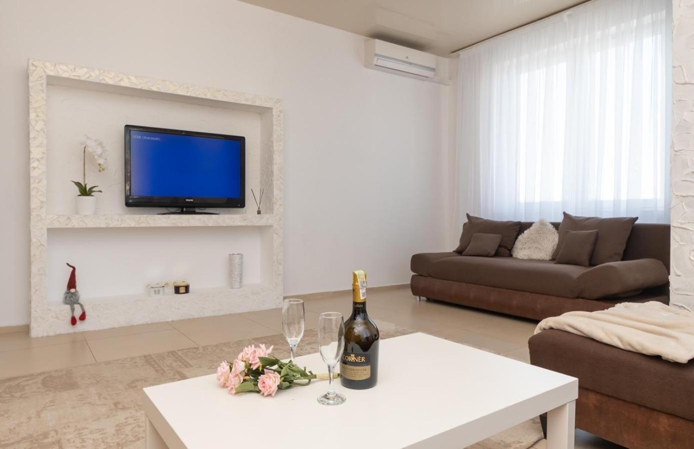 Apartment Obolon Natalka Park Kyiv Exterior photo